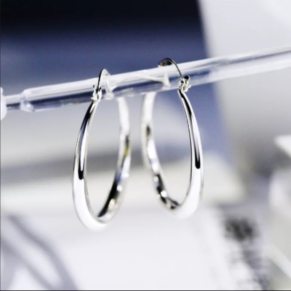 New Women’s 925 Silver Round Hoop Earrings - Picture 2 of 3